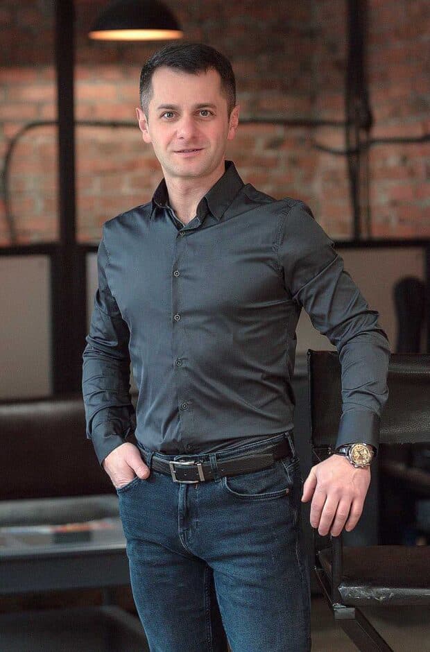 Артур Погосов — инженер, производитель лестниц